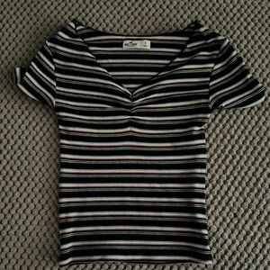 Hollister top perfect for the summer / spring